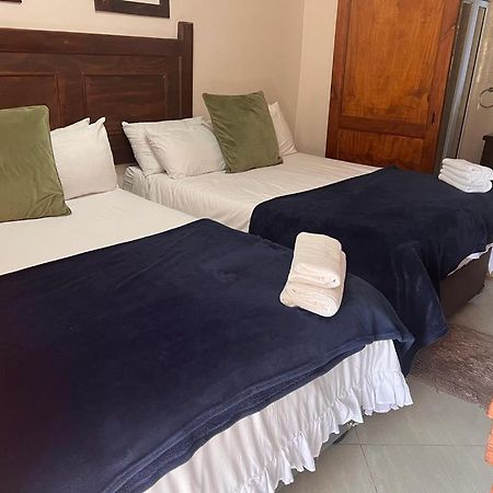 Travetel Or Tambo Airport Hotel Kempton Park Exterior foto