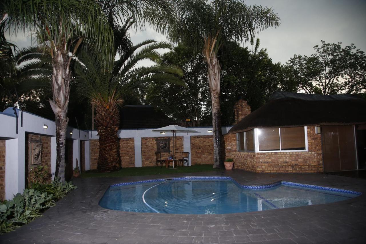 Travetel Or Tambo Airport Hotel Kempton Park Exterior foto